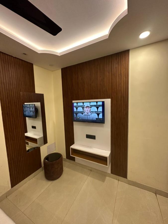 Hotel Mahalaxmi Deluxe Yeni Delhi Dış mekan fotoğraf