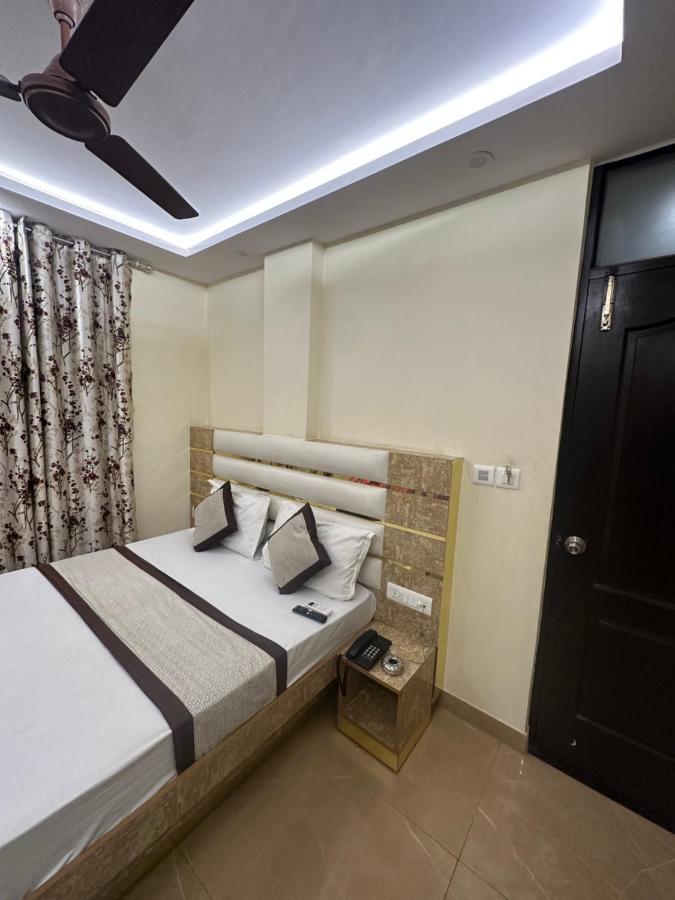 Hotel Mahalaxmi Deluxe Yeni Delhi Dış mekan fotoğraf