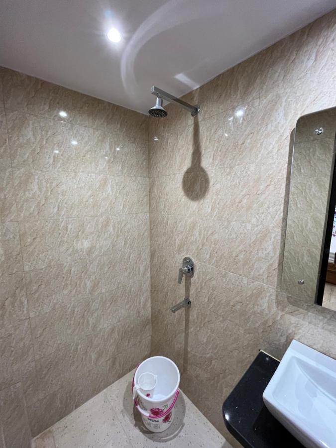 Hotel Mahalaxmi Deluxe Yeni Delhi Dış mekan fotoğraf