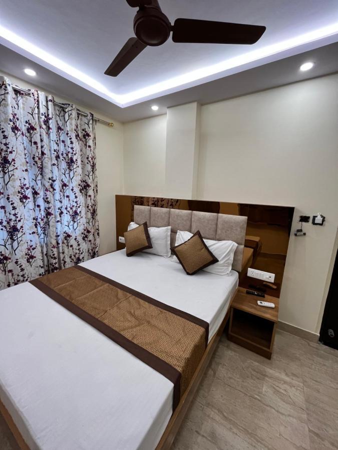Hotel Mahalaxmi Deluxe Yeni Delhi Dış mekan fotoğraf