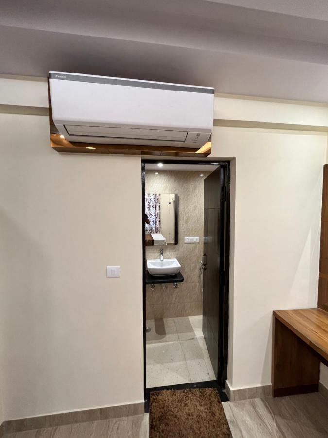 Hotel Mahalaxmi Deluxe Yeni Delhi Dış mekan fotoğraf