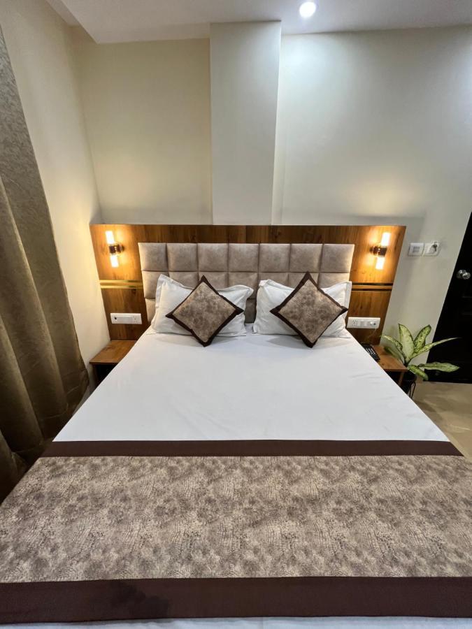Hotel Mahalaxmi Deluxe Yeni Delhi Dış mekan fotoğraf